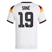 Stroje piłkarskie Niemcy Leroy Sane #19 Koszulka Podstawowej MŚ 2026 Krótki Rękaw